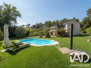 Maison traditionnelle à Roquefort-les-Pins (06330)