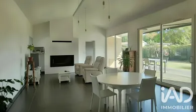 Architectural house in Saint-Selve (33650)
