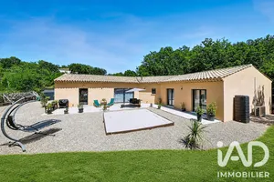 Maison d'architecte à Châteaudouble (83300)