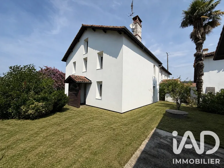 Maison 5 pièces 220 m² · à Bélus · 220 m² · 350 000 €