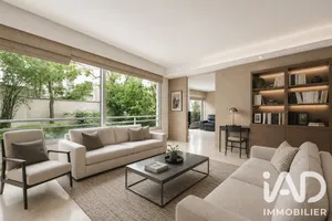 Apartment in Paris (75016)