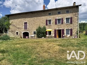 Maison de campagne à Fayet-Ronaye (63630)