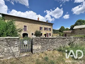 Maison de campagne à Fayet-Ronaye (63630)