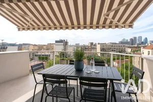Apartment in Courbevoie (92400)