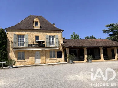 Building in La Roque-Gageac (24250)