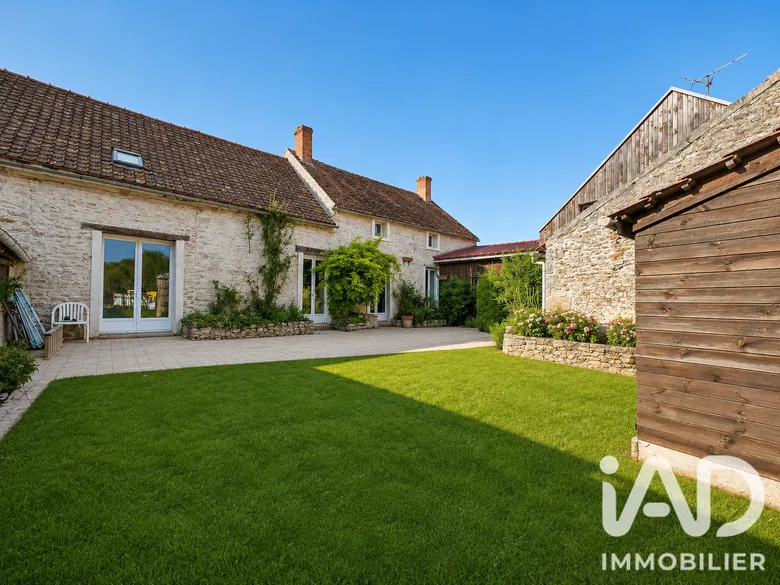 Maison 10 pièces 216 m² · à Aulnay-la-Rivière · 216 m² · 190 000 €
