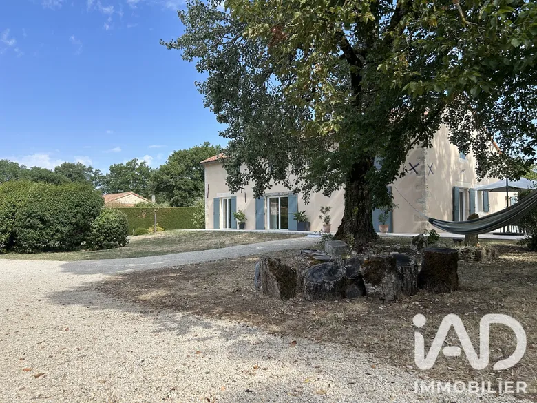 Maison 11 pièces 305 m² · à Saint-Julien-l'Ars · 305 m² · 645 000 €