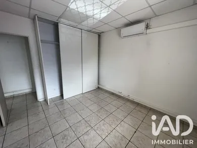 Commercial walls in Baie-Mahault (97122)