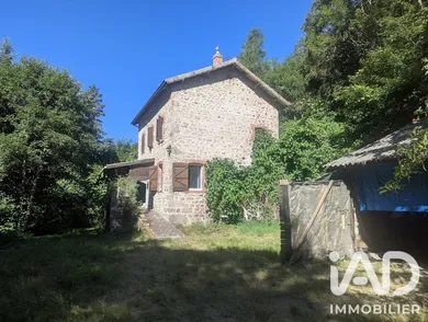 Maison de campagne à Saint-Pierre-sur-Doux (07520)