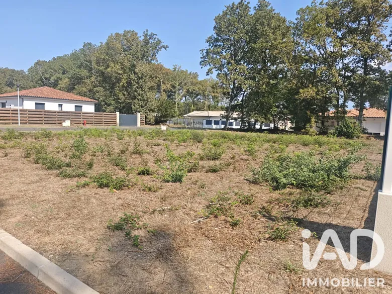 Terrain à bâtir à Mazerolles (40090) · 74 000 €