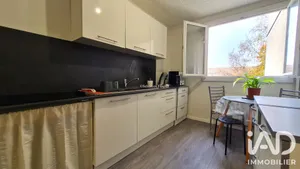 Apartment in Neuville-aux-Bois (45170)
