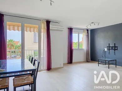 Apartment in Hyères (83400)