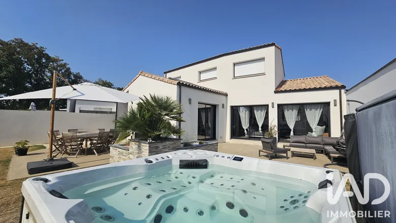 Maison 5 pièces 136 m² · à Saint-Philbert-de-Grand-Lieu · 136 m² · 430 000 €