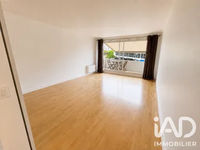 Apartment in Courbevoie (92400)