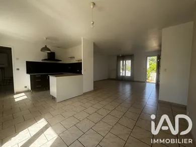 Detached house in Saint-Denis-Lanneray (28200)