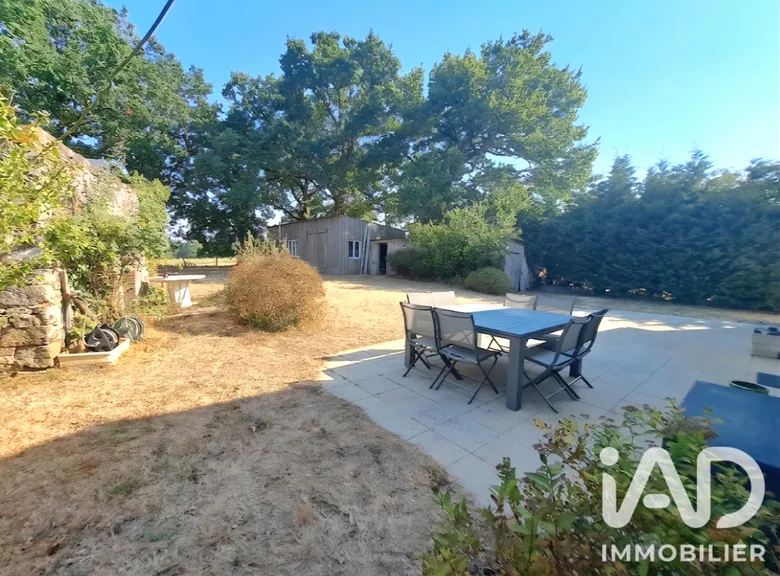 Maison 9 pièces 189 m² · à La Ferrière · 189 m² · 298 000 €