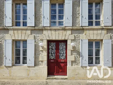 Maison traditionnelle à Loiré-sur-Nie (17470)