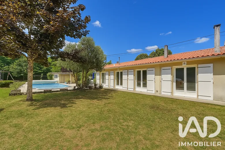 Maison 8 pièces 168 m² · à Parcoul · 168 m² · 167 000 €