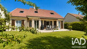 Maison traditionnelle à Noisy-le-Roi (78590)