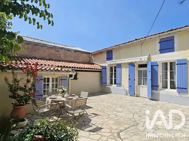 Maison à Saint-Jean-d'Angély (17400)