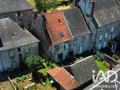 Maison de ville à Ally (15700)