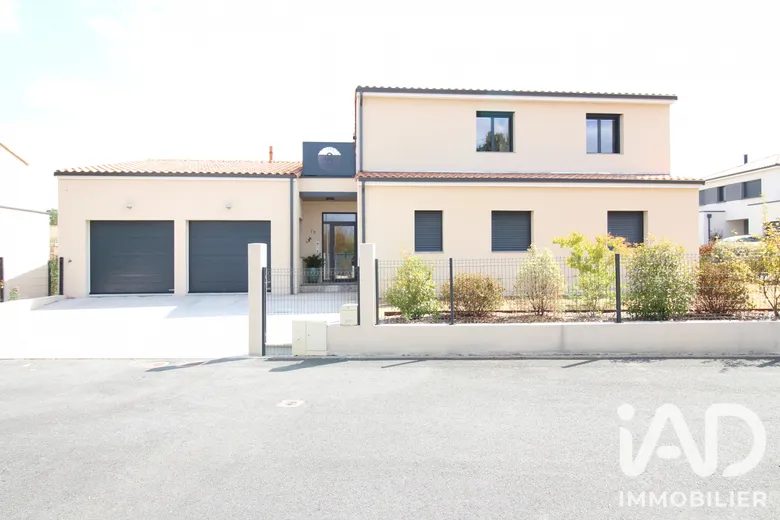 Maison 8 pièces 211 m² · à Basse-Goulaine · 211 m² · 949 900 €