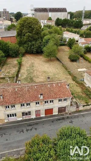 Maison de ville à Civray (86400)