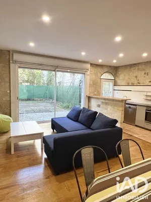 Apartment in Bordeaux (33300)
