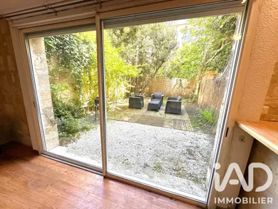 Apartment in Bordeaux (33300)