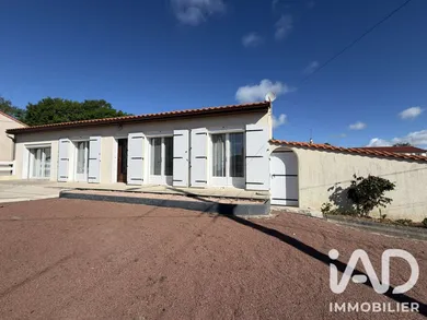 Maison traditionnelle à Châtillon-sur-Thouet (79200)