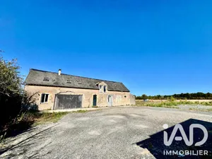 Traditional house in huillé-lézigné (49430)