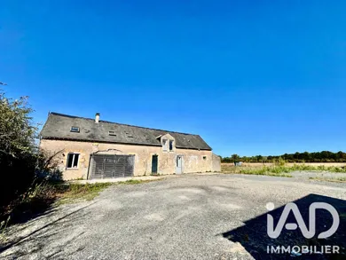 Traditional house in huillé-lézigné (49430)