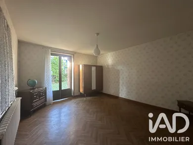 Townhouse in Besse-et-Saint-Anastaise (63610)