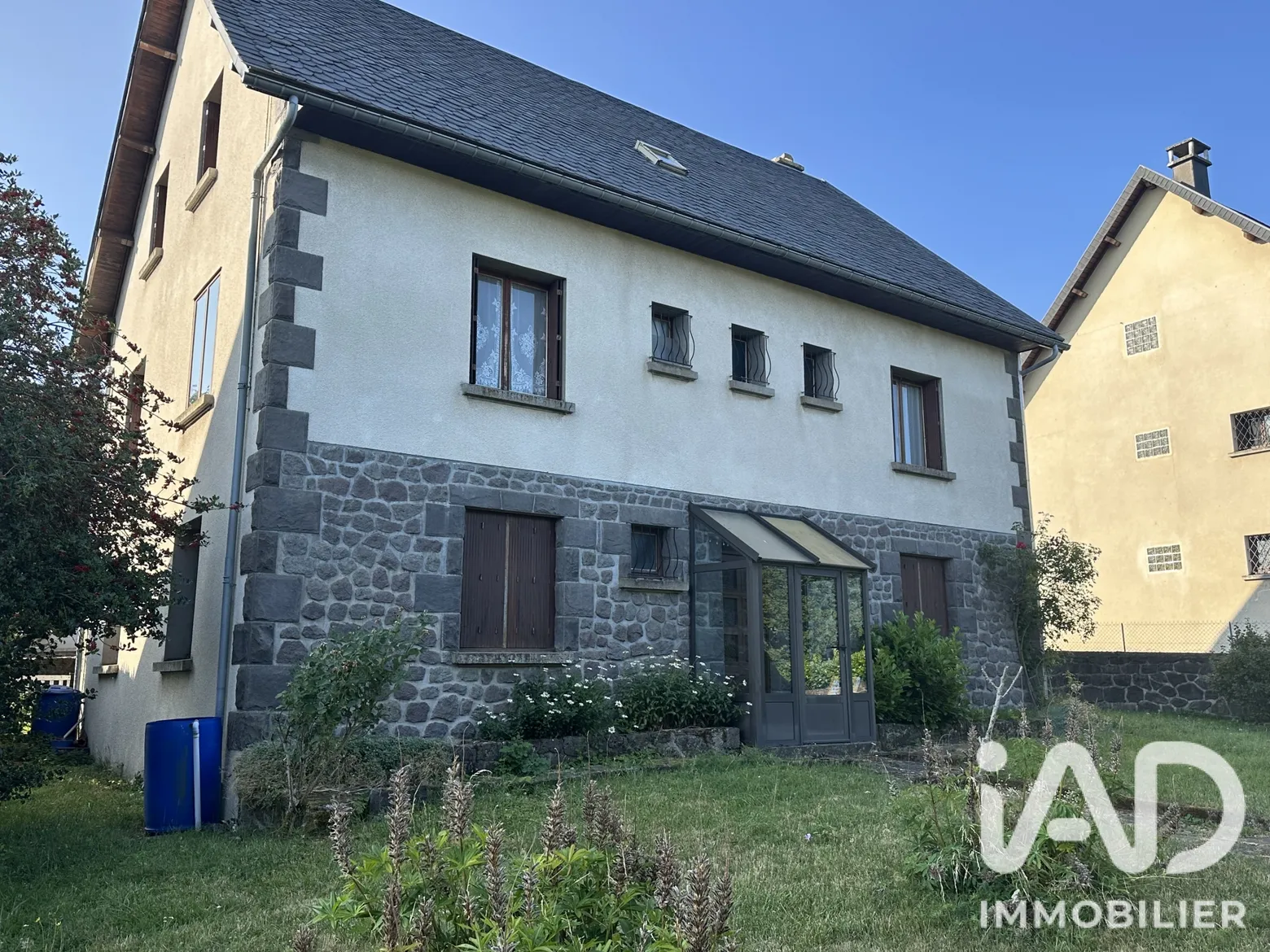 Vente maison à Besse-et-Saint-Anastaise (63610) : maison de ville 9 pièces 191 m² - 2070791 — 2