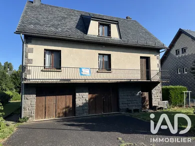 Townhouse in Besse-et-Saint-Anastaise (63610)