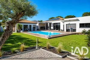 Maison d'architecte à Laroque-des-Albères (66740)