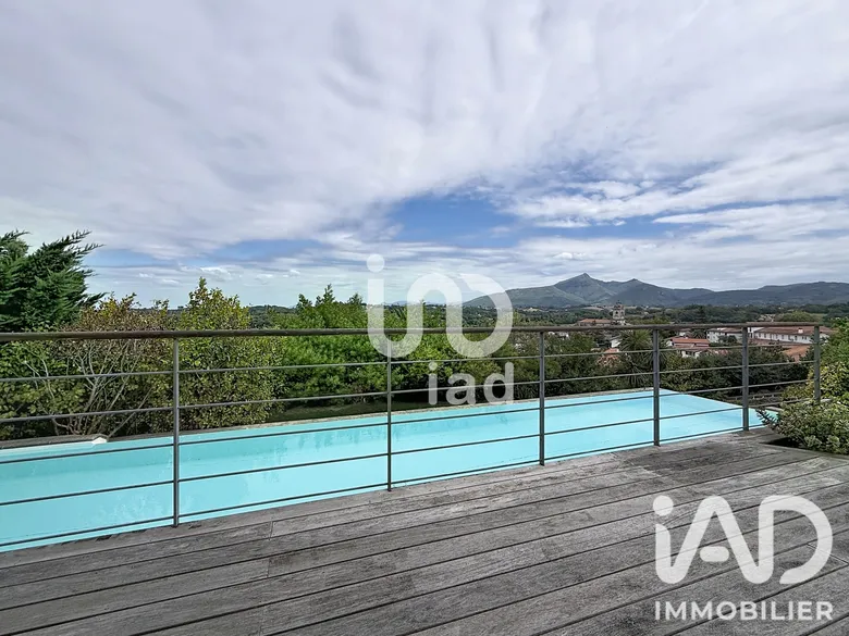Maison 5 pièces 180 m² · à Urrugne · 180 m² · 1 390 000 €