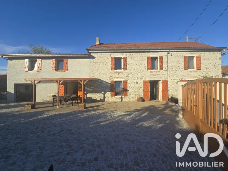 Maison 8 pièces 184 m² · à Camalès · 184 m² · 345 000 €