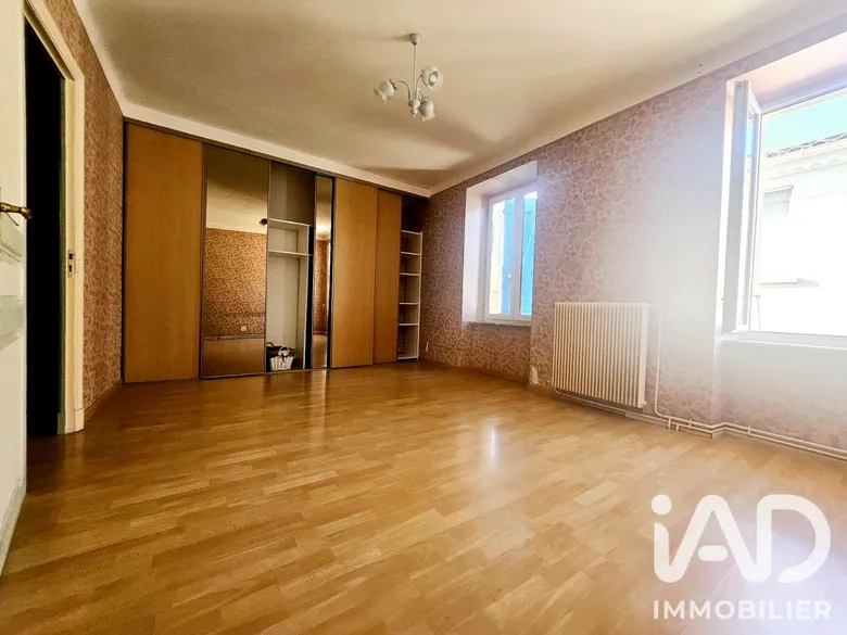 Maison 6 pièces 189 m² · à Saint-André-de-Roquelongue · 189 m² · 215 000 €
