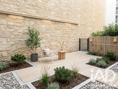 Apartment in Bordeaux (33800)