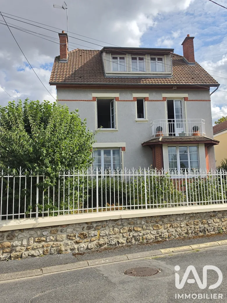 Maison 8 pièces 208 m² · à Dormans · 208 m² · 225 000 €