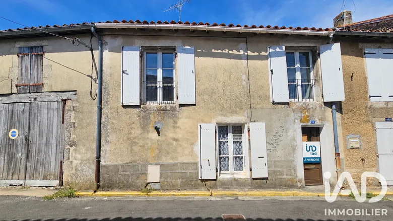 Maison 4 pièces 93 m² · à Ruffec · 93 m² · 69 500 €