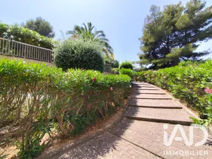 Apartment in Hyères (83400)