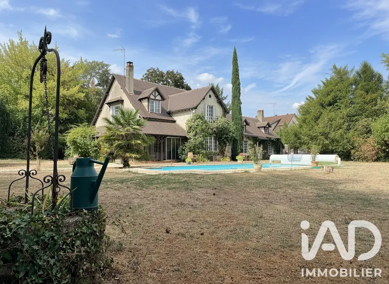 Maison 9 pièces 240 m² · à Montgivray · 240 m² · 320 000 €