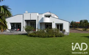 Architectural house in Saint-Révérend (85220)