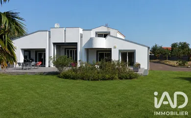 Architectural house in Saint-Révérend (85220)