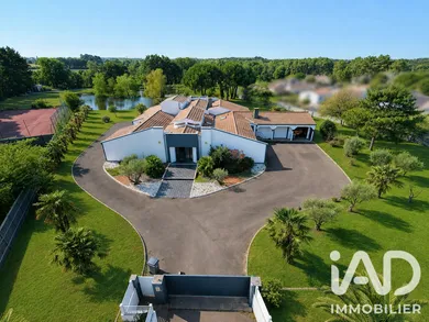 Architectural house in Saint-Révérend (85220)