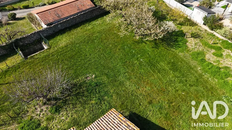 Terrain à bâtir à Serves-sur-Rhône (26600) · 73 000 €