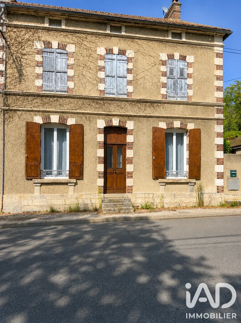 Maison 7 pièces 171 m² · à Laroche-Saint-Cydroine · 170,6 m² · 215 000 €