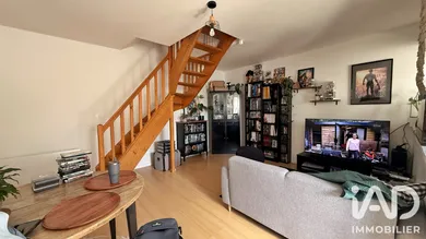 Immeuble à Crèvecœur-le-Grand (60360)